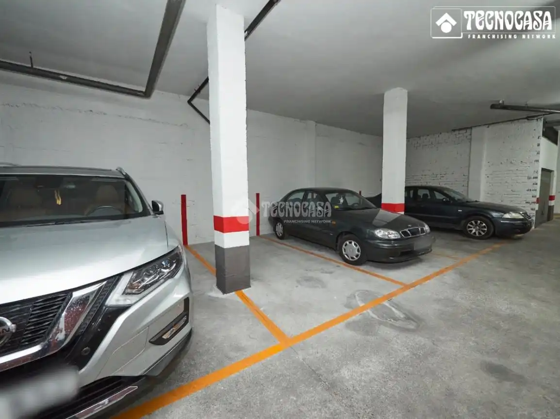 Parkplatz von Garage zum Verkauf in Granada