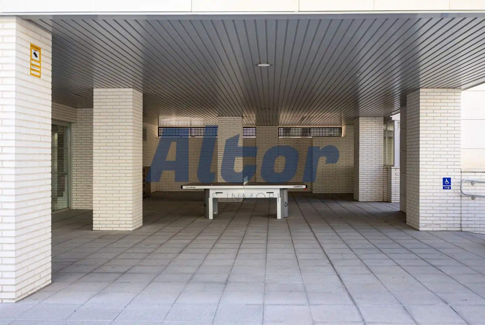 Terrasse von Wohnung zum Verkauf in Madrid mit Klimaanlage, Abstellraum und Schwimmbad