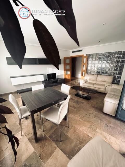 Sala d'estar de Apartament en venda en  Albacete Capital amb Calefacció, Terrassa i Balcó