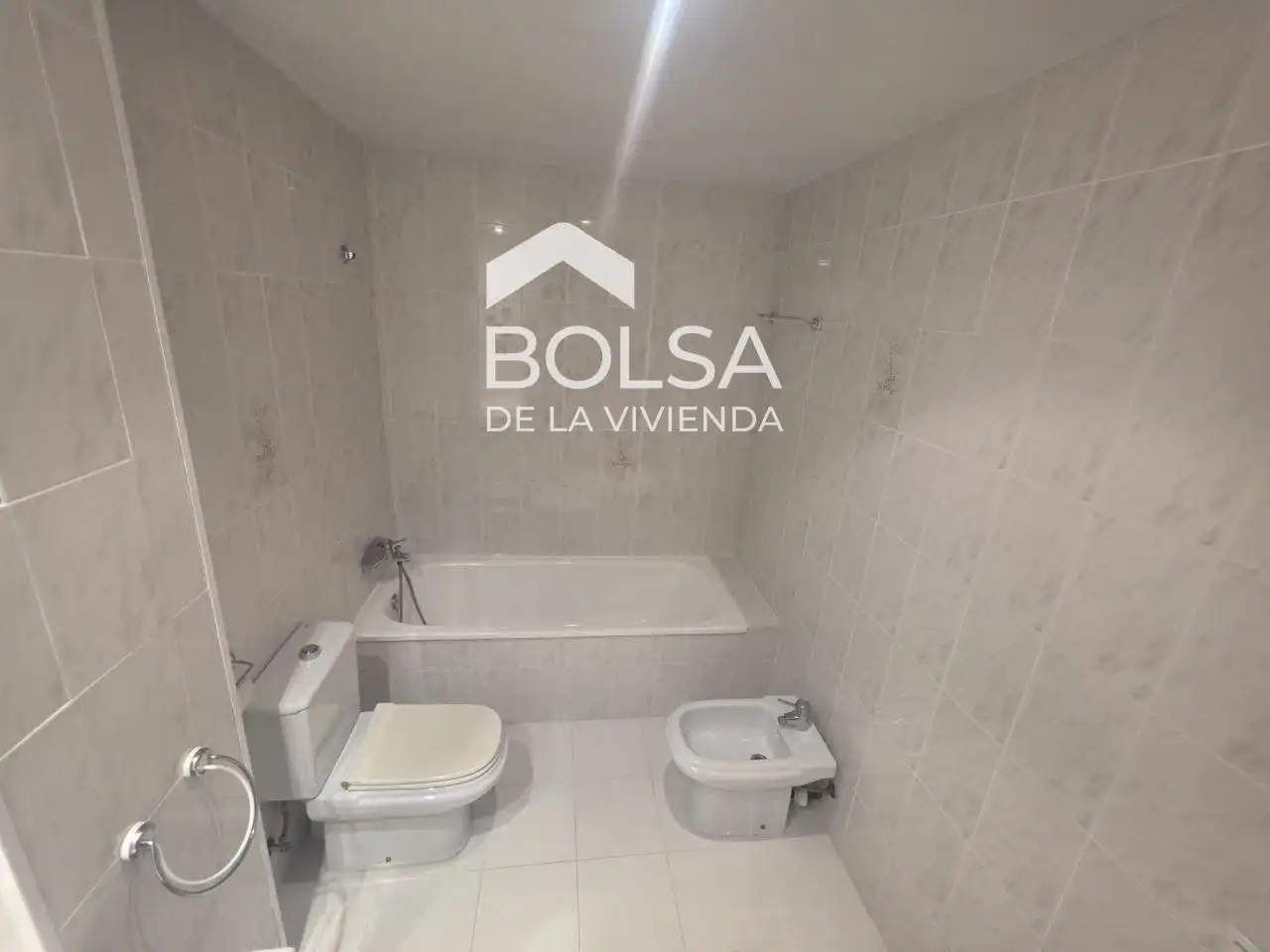 Bany de Pis en venda en Manresa amb Aire condicionat, Calefacció i Terrassa