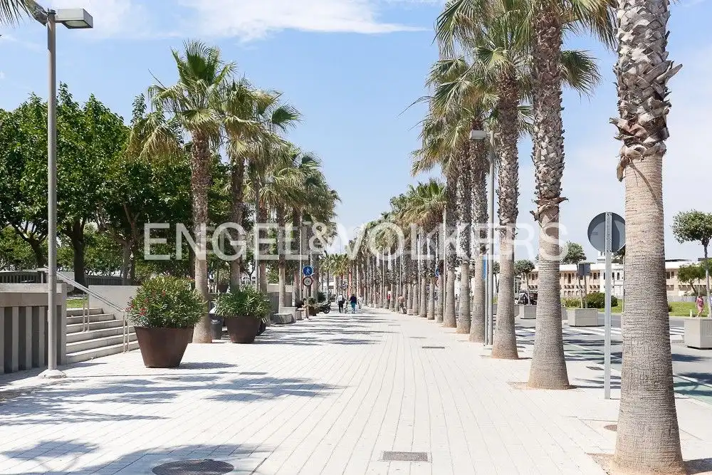 Außenansicht von Wohnung zum Verkauf in Valencia mit Klimaanlage, Heizung und Abstellraum