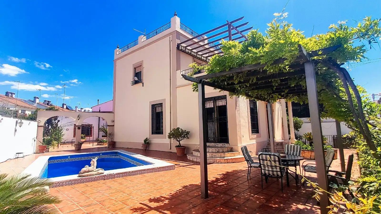 Chalet con piscina en venta en Calle Agustín de la Oliva 11, imagen 2