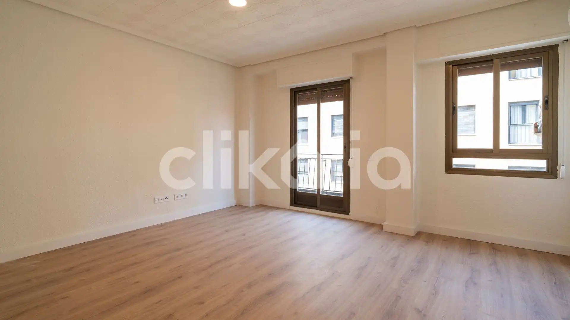 Habitación de Piso de alquiler en  Valencia Capital con Aire acondicionado y Terraza