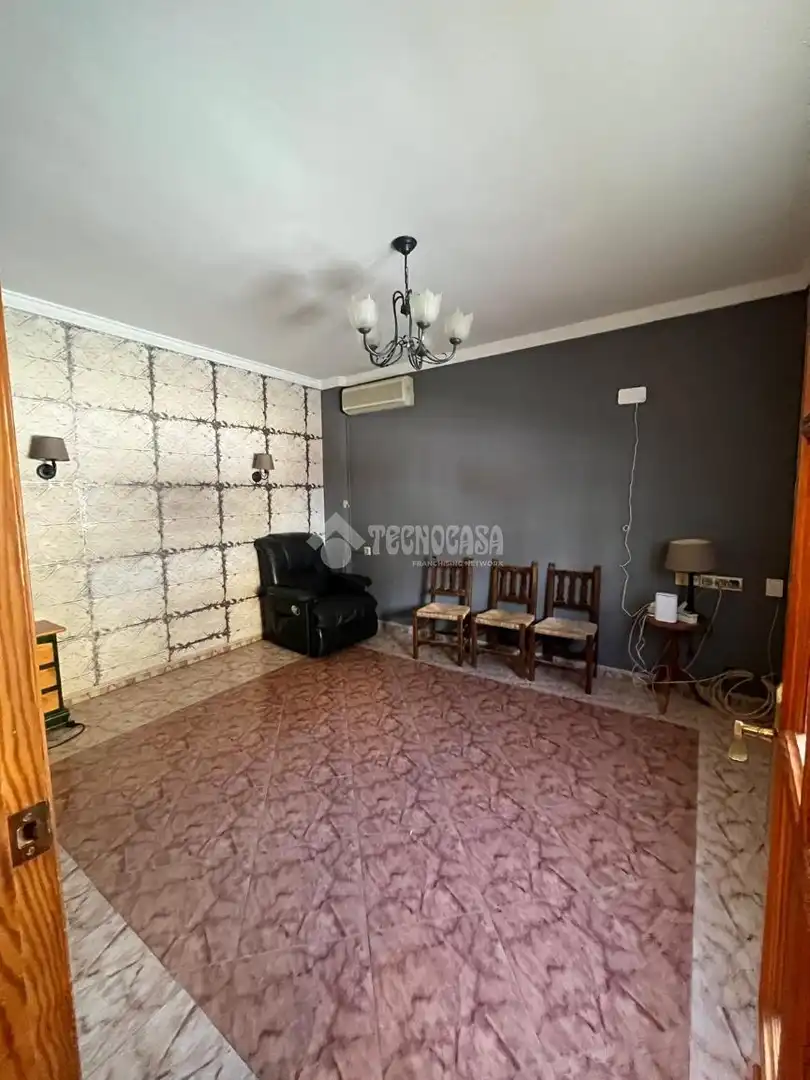 Sala d'estar de Casa adosada en venda en Pinos Puente