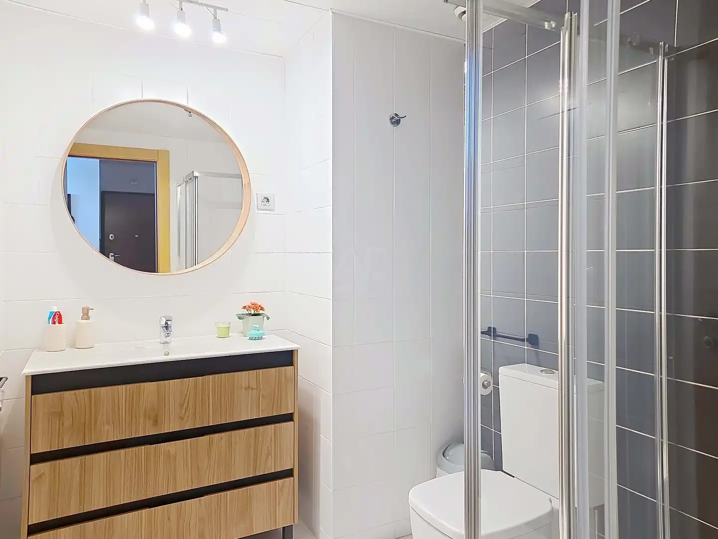 Bathroom of Flat for sale in L'Hospitalet de Llobregat  with Air Conditioner and Terrace