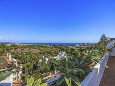 Penthouse with balcony for sale in Marbella Centro