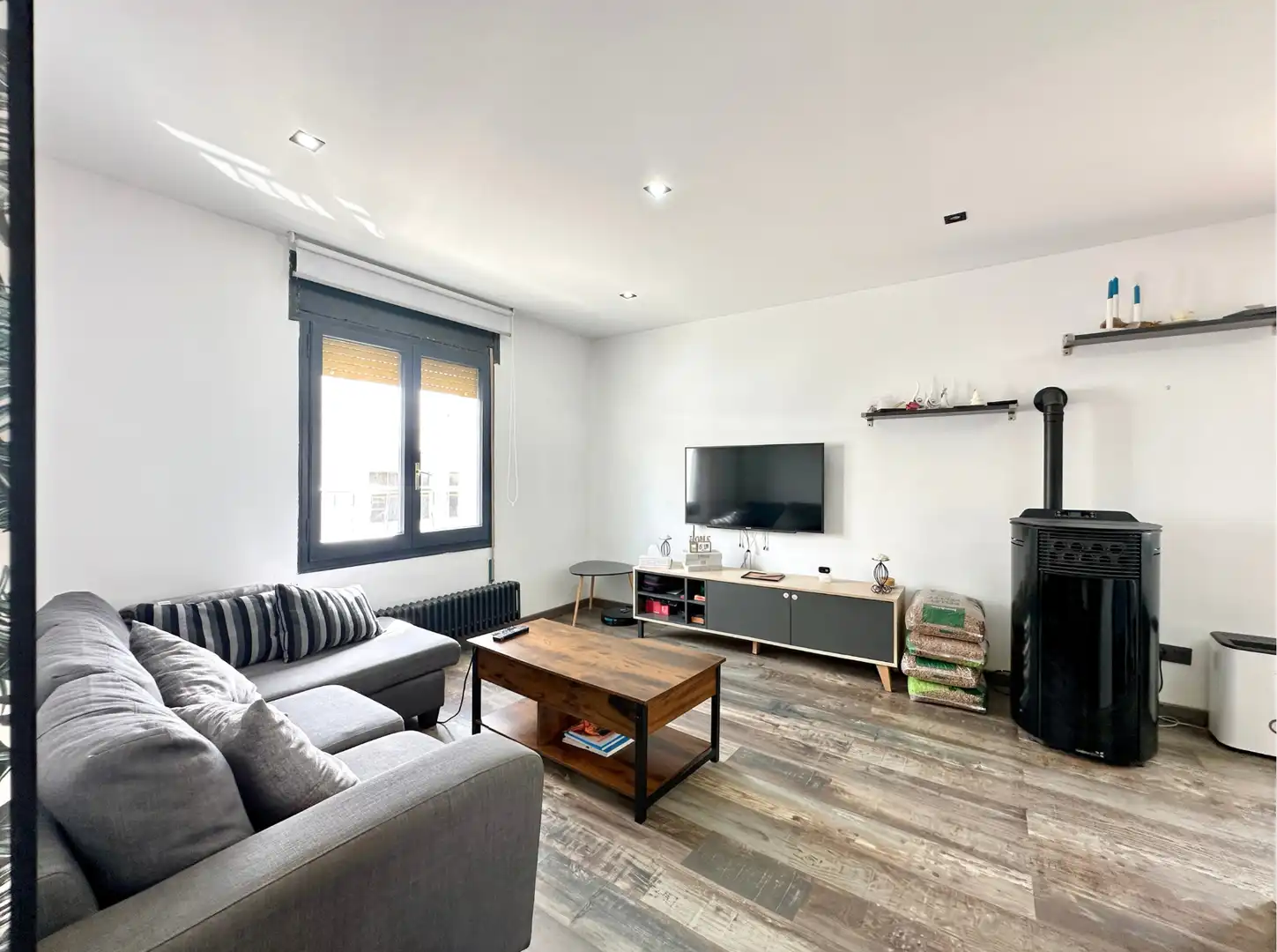 Living room of Houses for sale in Sant Pere de Torelló  with Heating, Private garden and Oven