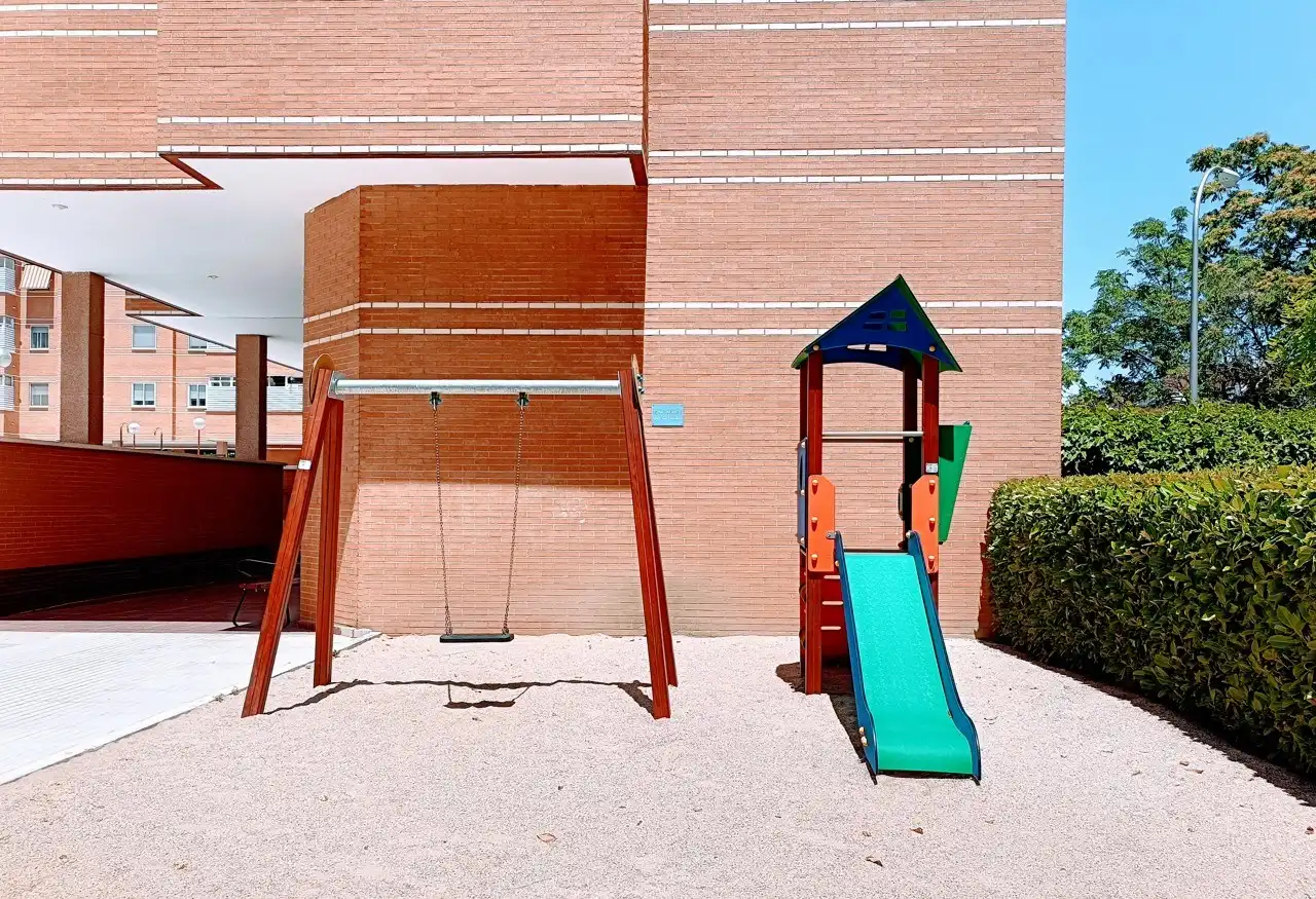 Außenansicht von Wohnung zur Miete in Madrid mit Klimaanlage, Heizung und Abstellraum