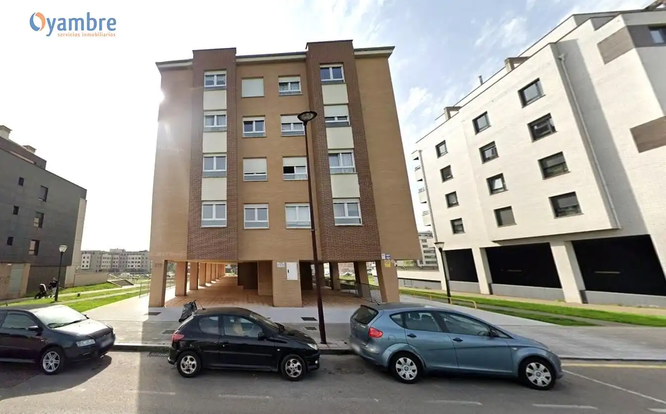 Vista exterior de Pis en venda en Gijón  amb Jardí privat i Terrassa