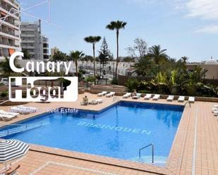 Vista exterior de Estudi en venda en Adeje amb Aire condicionat, Terrassa i Piscina comunitària