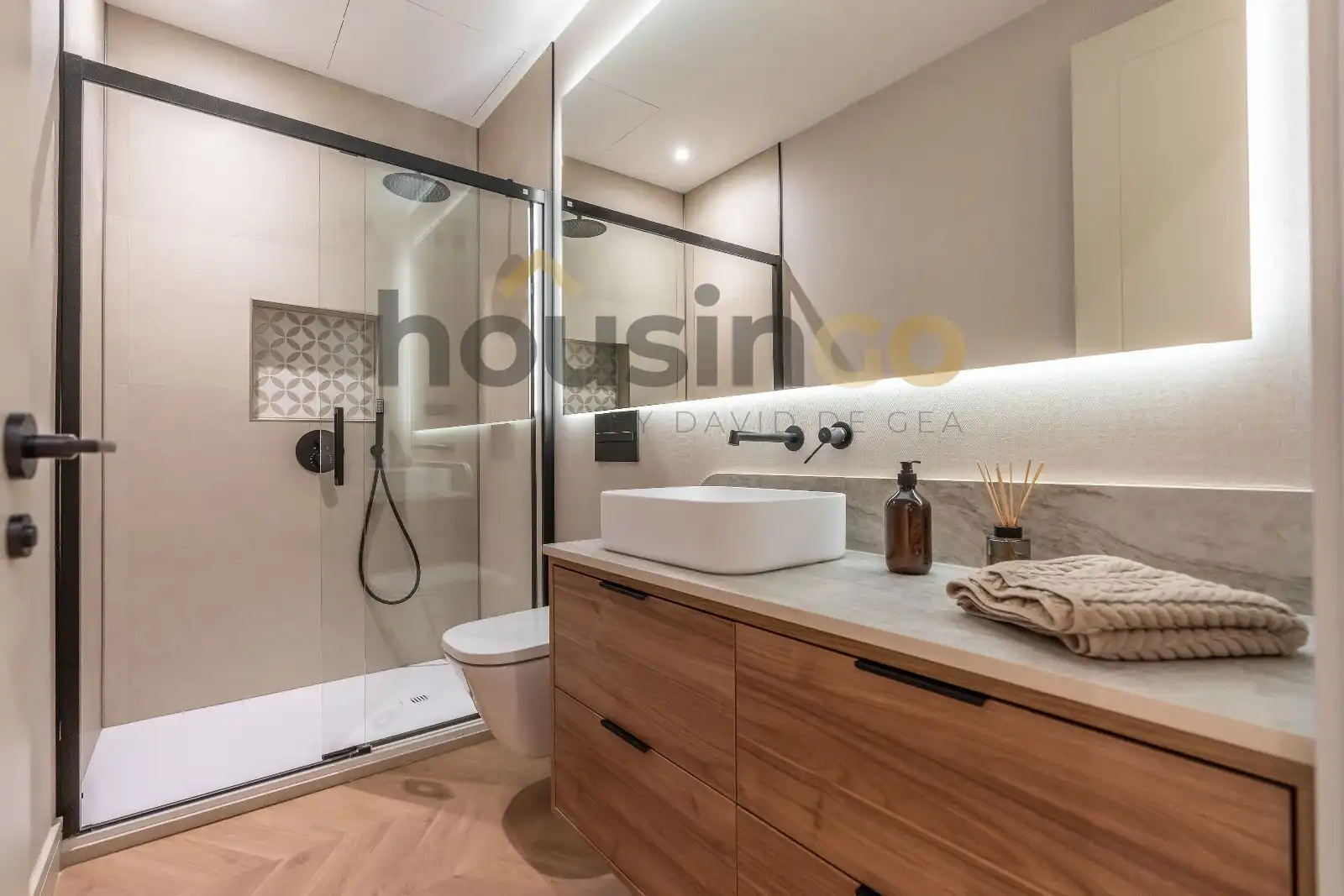 Bathroom of Flat for sale in Madrid  with Air Conditioner, Heating and Terrace