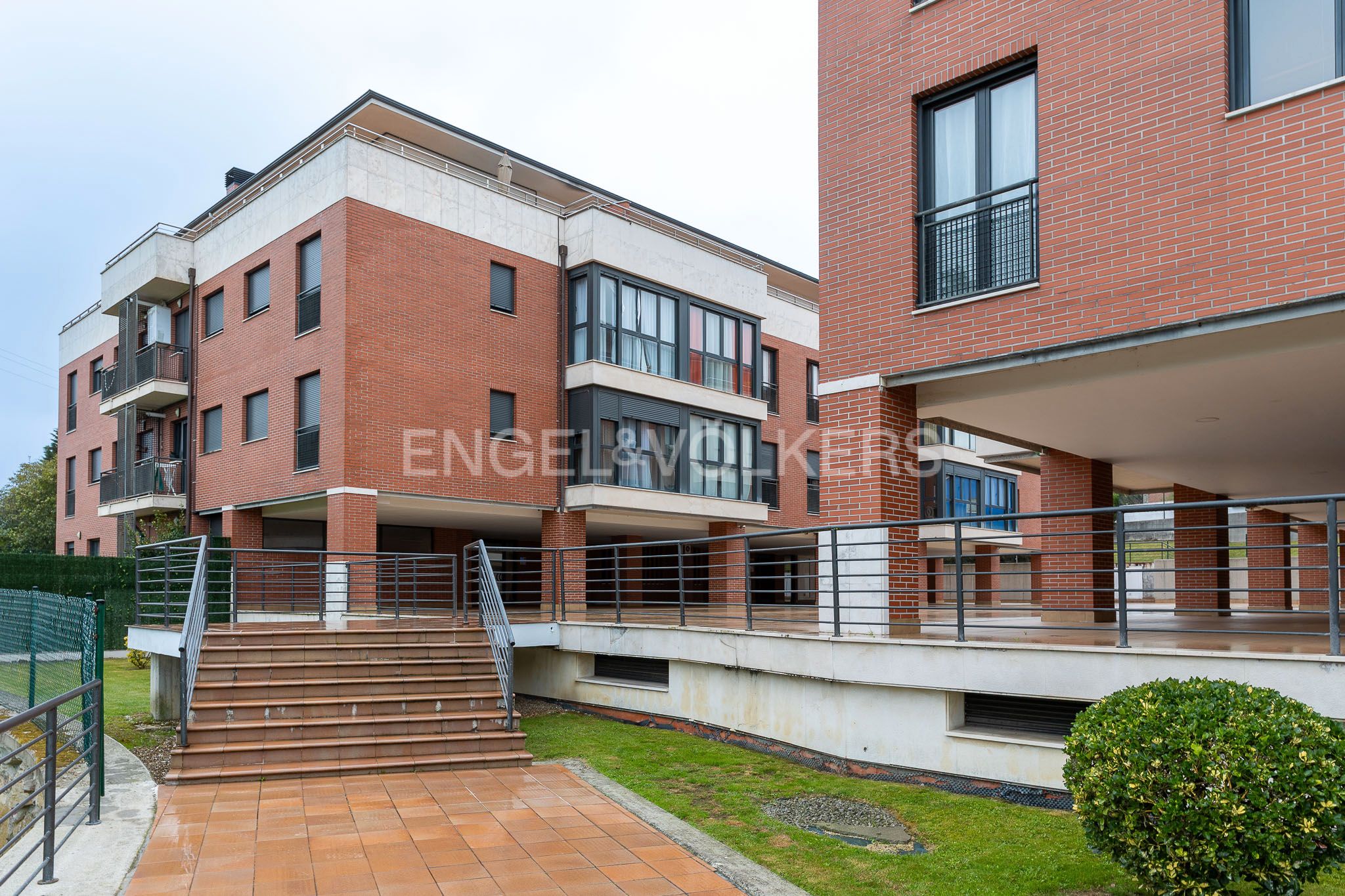 Vista exterior de Apartamento en venta en Santa Cruz de Bezana con Calefacción, Jardín privado y Parquet