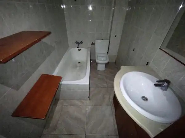 Bathroom of Flat for sale in Figueres