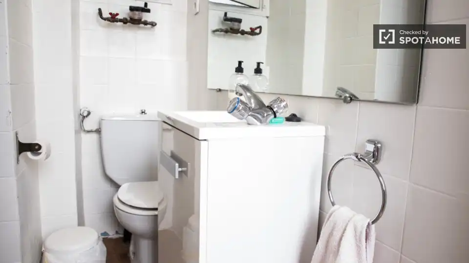 Bathroom of Flat for share in Moncloa - Aravaca