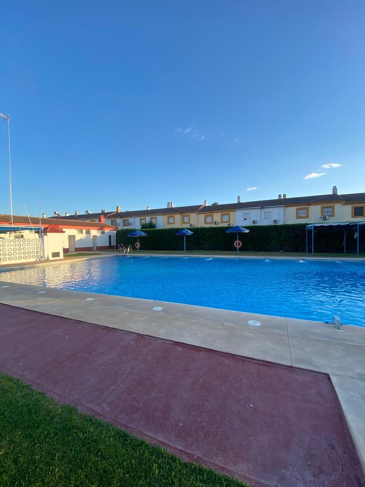 Piscina de Casa o xalet en venda en Montequinto amb Aire condicionat i Calefacció