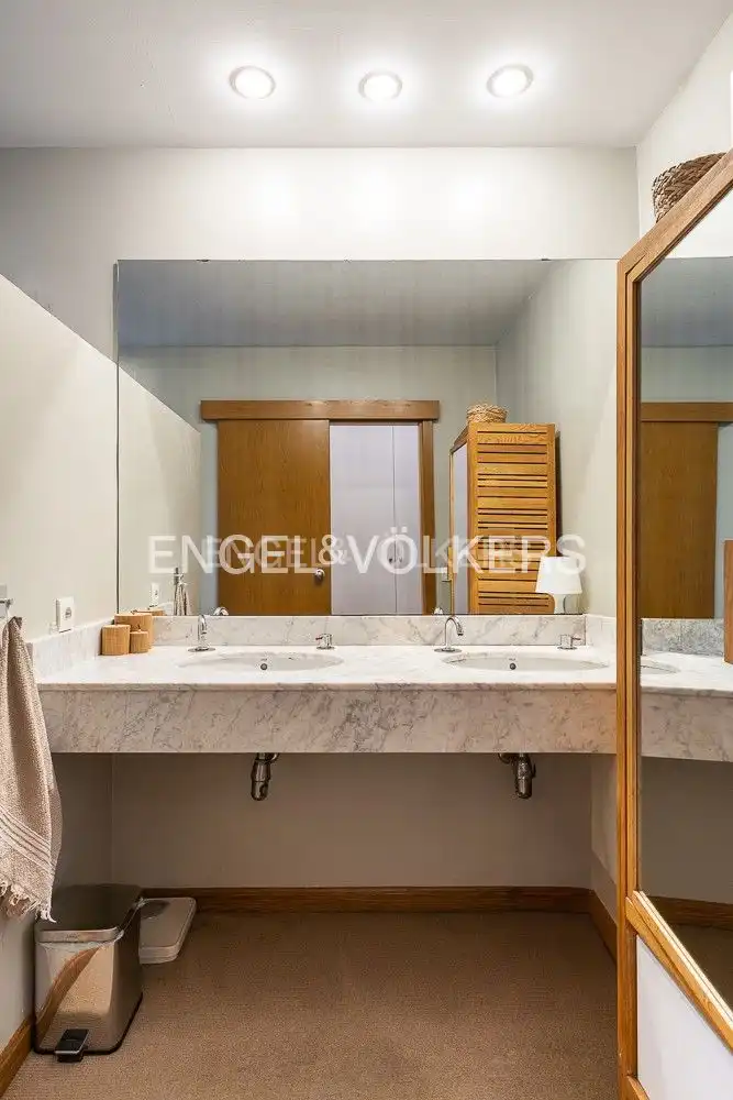 Bathroom of Flat for sale in Valencia  with Air Conditioner, Heating and Parquet flooring