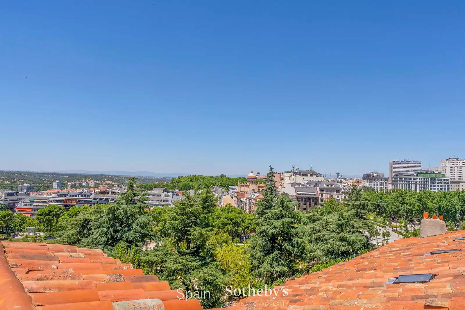 Vista exterior de Ático de alquiler en Madrid con Aire acondicionado, Calefacción y Terraza