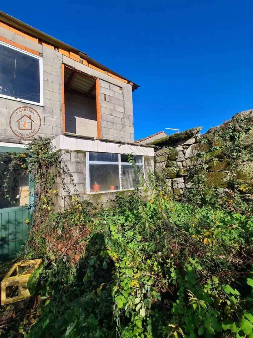 Vista exterior de Finca rústica en venda en Piñor amb Jardí privat