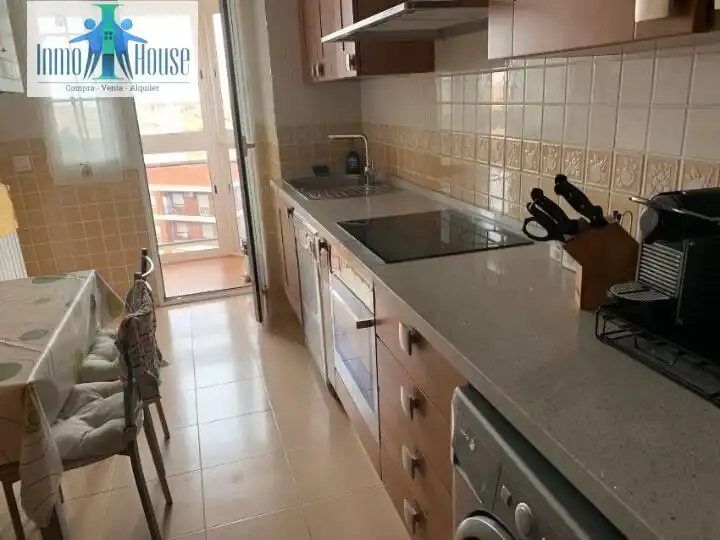 Flat with terrace for sale in Feria