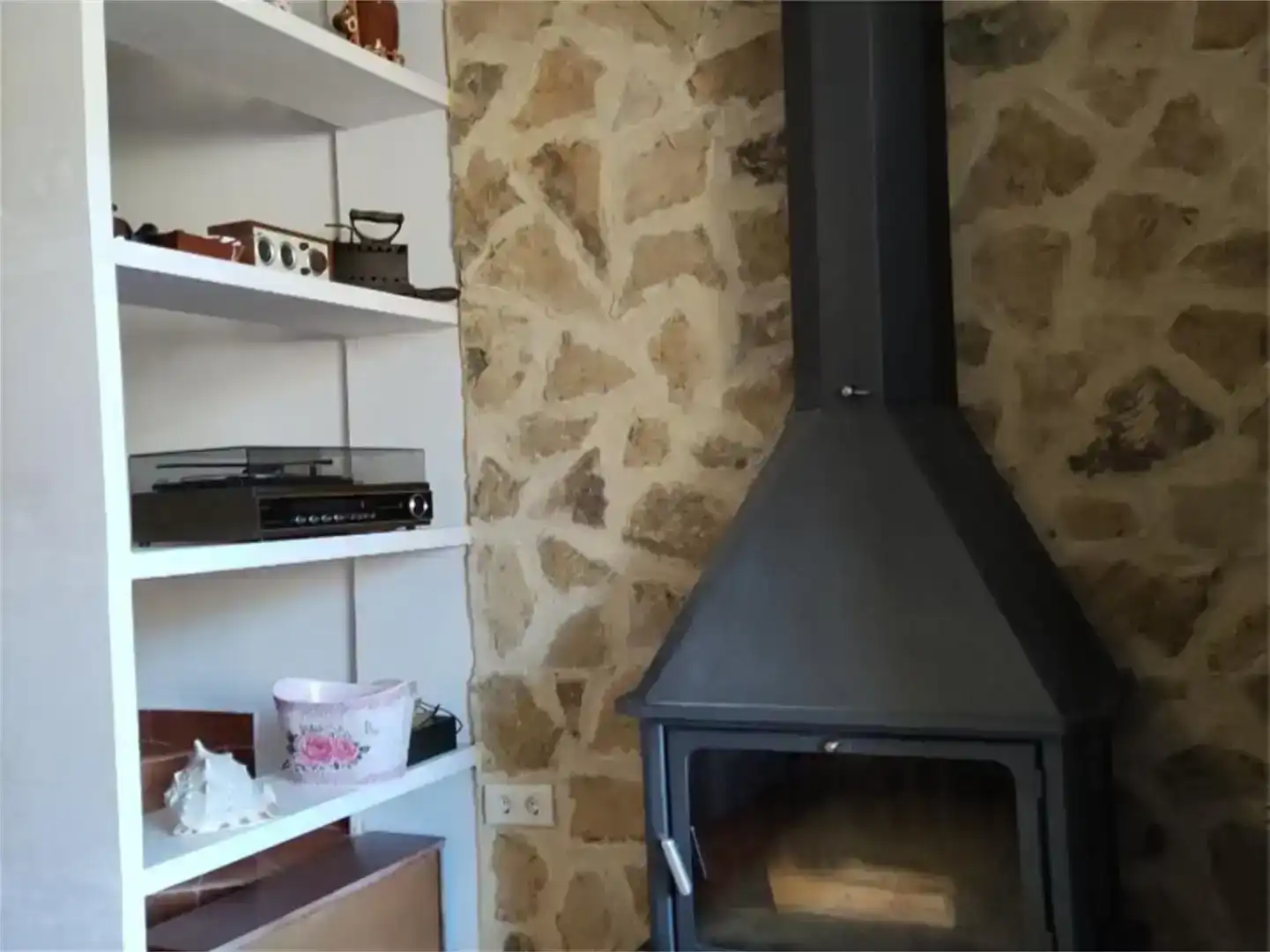 Sala d'estar de Casa o xalet en venda en Alcalá de la Selva amb Traster, Moblat i Forn