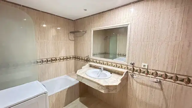 Bathroom of Apartments for sale in Benalmádena  with Air Conditioner, Terrace and Balcony