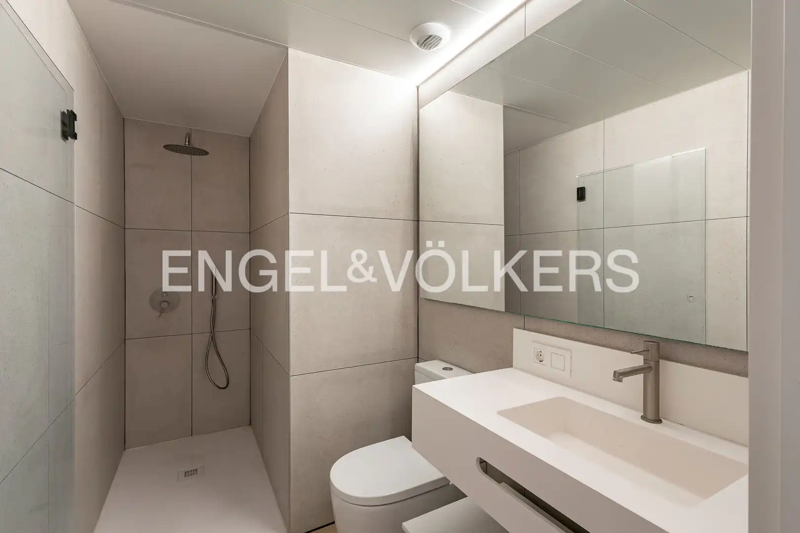 Baño de Apartamento en venta en Esplugues de Llobregat con Calefacción, Terraza y Trastero