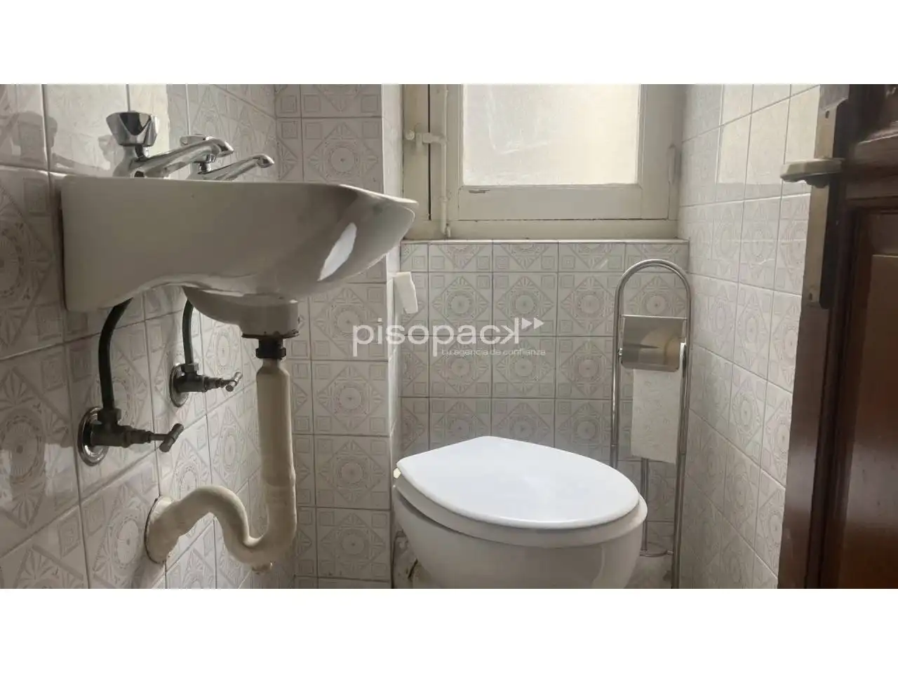 Badezimmer von Wohnung zum Verkauf in  Pamplona / Iruña mit Heizung, Parkett und Balkon