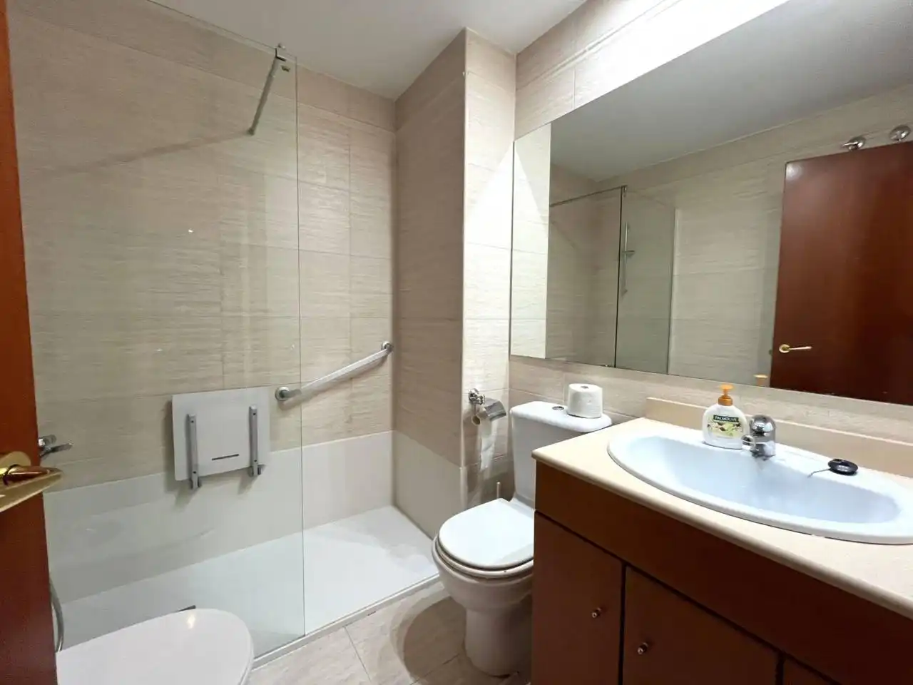 Baño de Piso en venta en Girona con Calefacción, Terraza y Amueblado