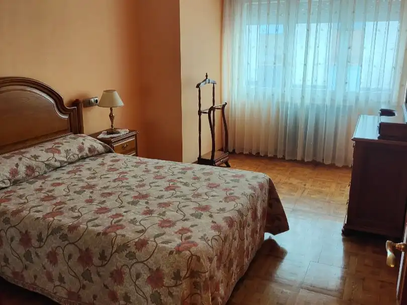 Dormitori de Pis en venda en Langreo amb Balcó