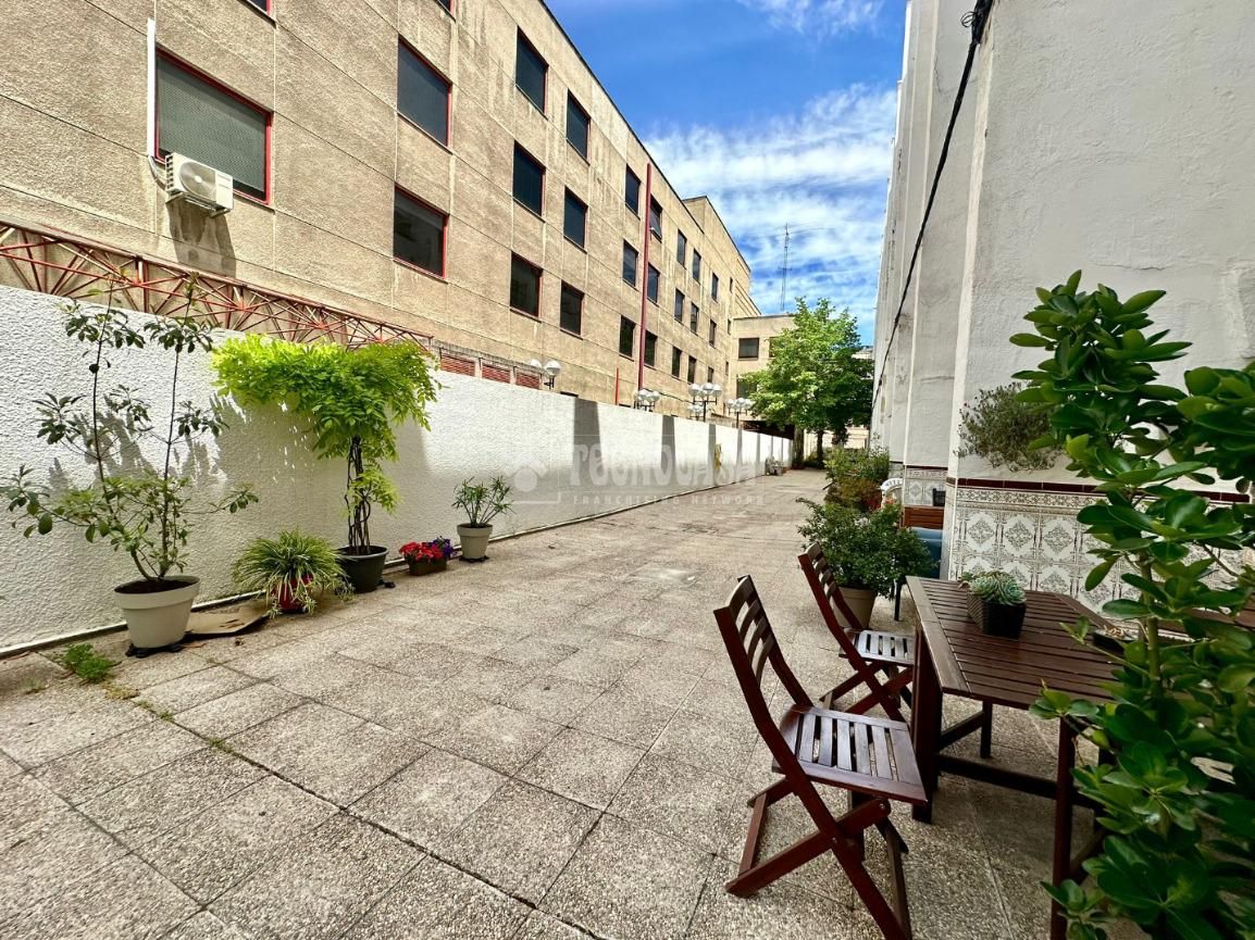 Exterior view of Flat for sale in  Madrid Capital  with Heating and Private garden