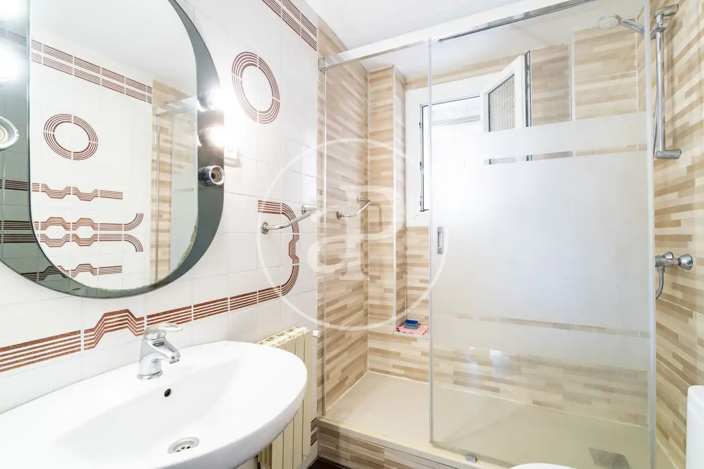 Baño de Piso de alquiler en Barcelona con Calefacción, Terraza y Amueblado