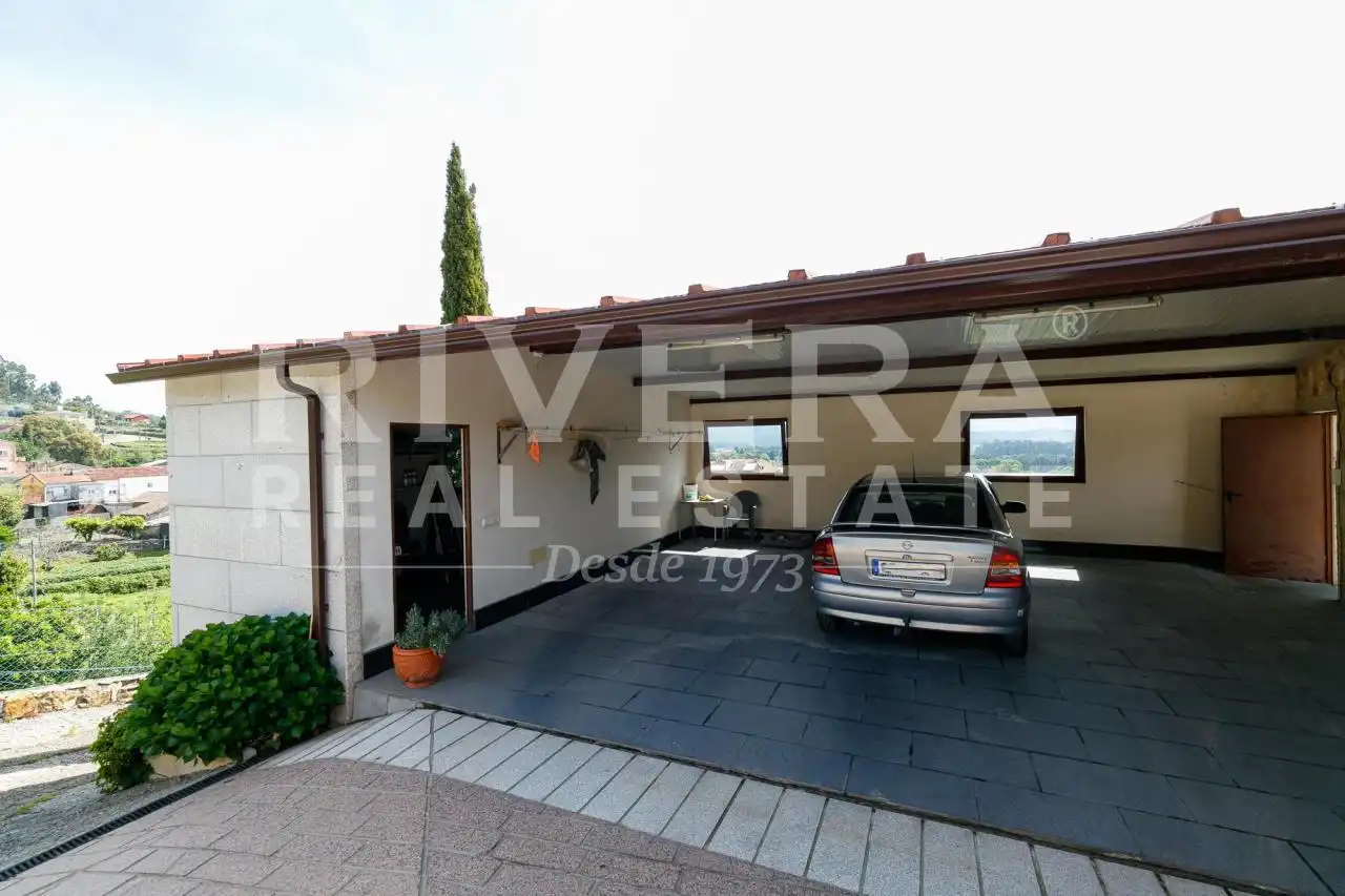 Vista exterior de Casa o chalet en venta en O Rosal   con Calefacción, Jardín privado y Terraza