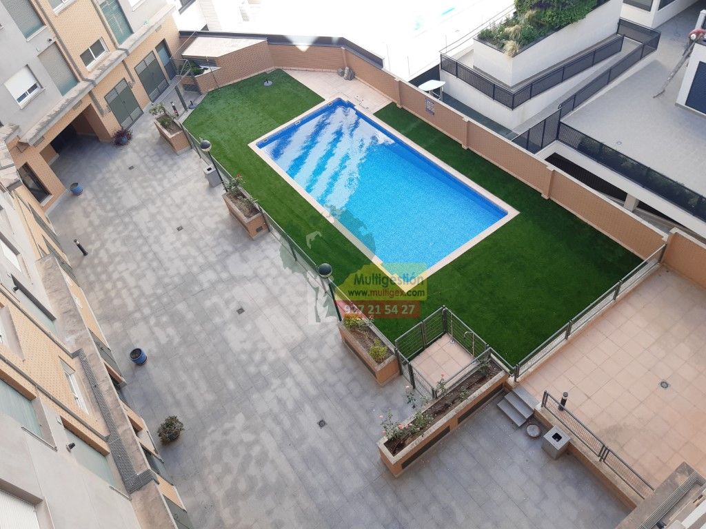 Piscina de Pis de lloguer en Cáceres Capital amb Calefacció