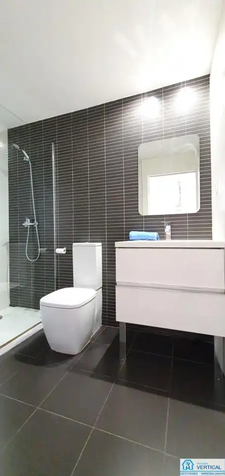 Baño de Estudio de alquiler en Manises con Aire acondicionado, Calefacción y Terraza