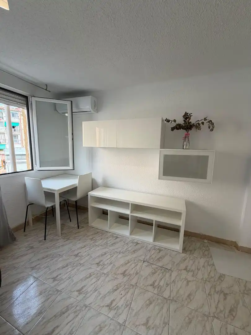 Habitación de Piso de alquiler en Madrid con Aire acondicionado, Calefacción y Amueblado