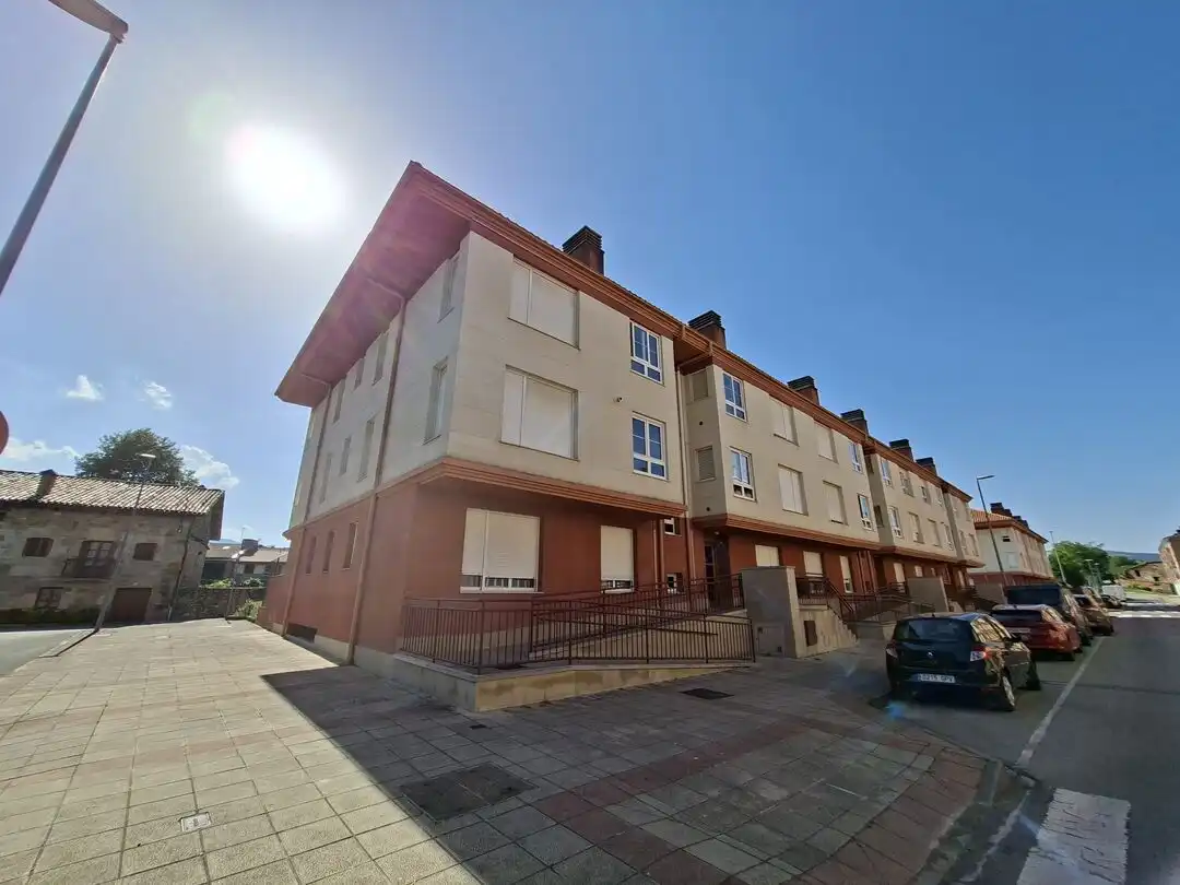 Vista exterior de Piso en venta en Otxandio con Calefacción, Amueblado y Balcón