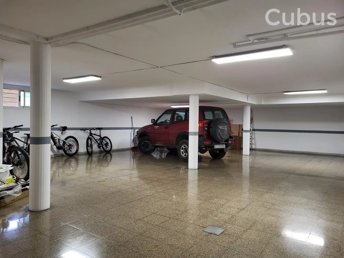 Parking of Houses for sale in Olot  with Air Conditioner, Heating and Terrace