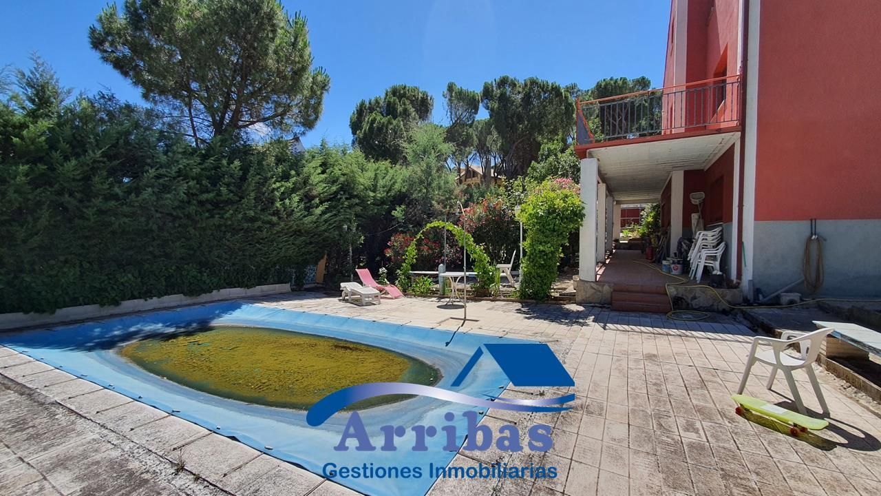 Garden of House or chalet for sale in Almorox  with Air Conditioner, Heating and Private garden
