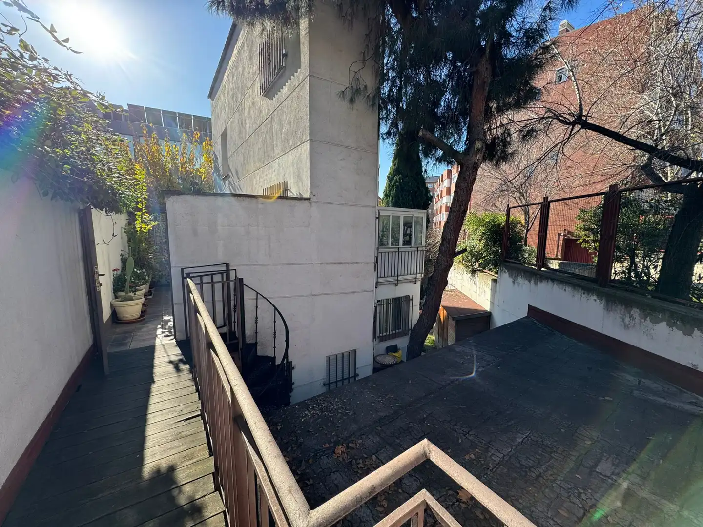 Vista exterior de Casa o chalet en venta en Madrid con Calefacción y Jardín privado