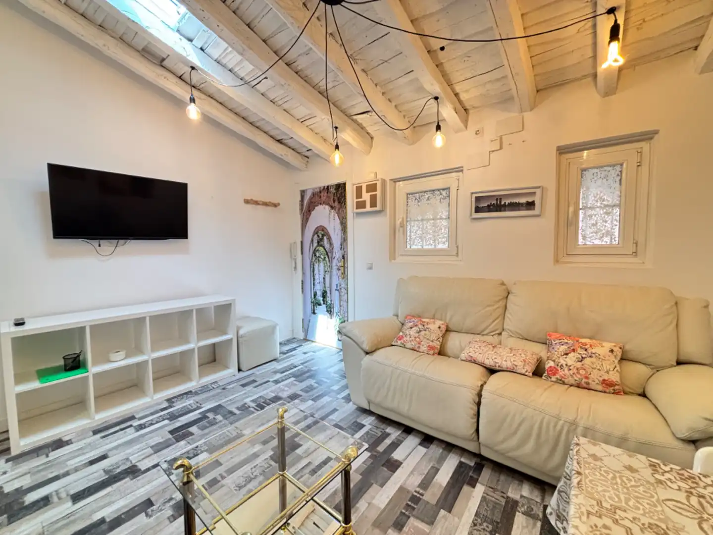 Living room of Flat for rent in Madrid  with Air Conditioner, Heating and Furnished