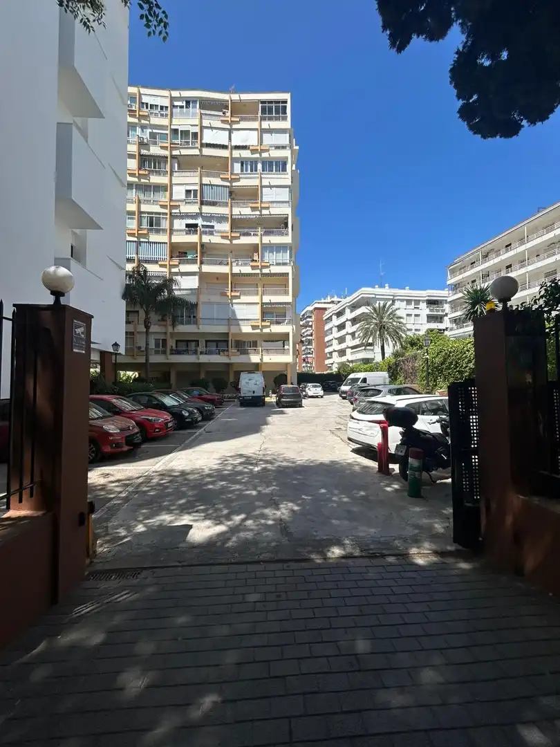 Aparcament de Estudi en venda en Marbella amb Calefacció
