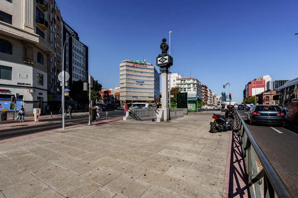 Vista exterior de Loft en venda en Madrid amb Calefacció i Moblat