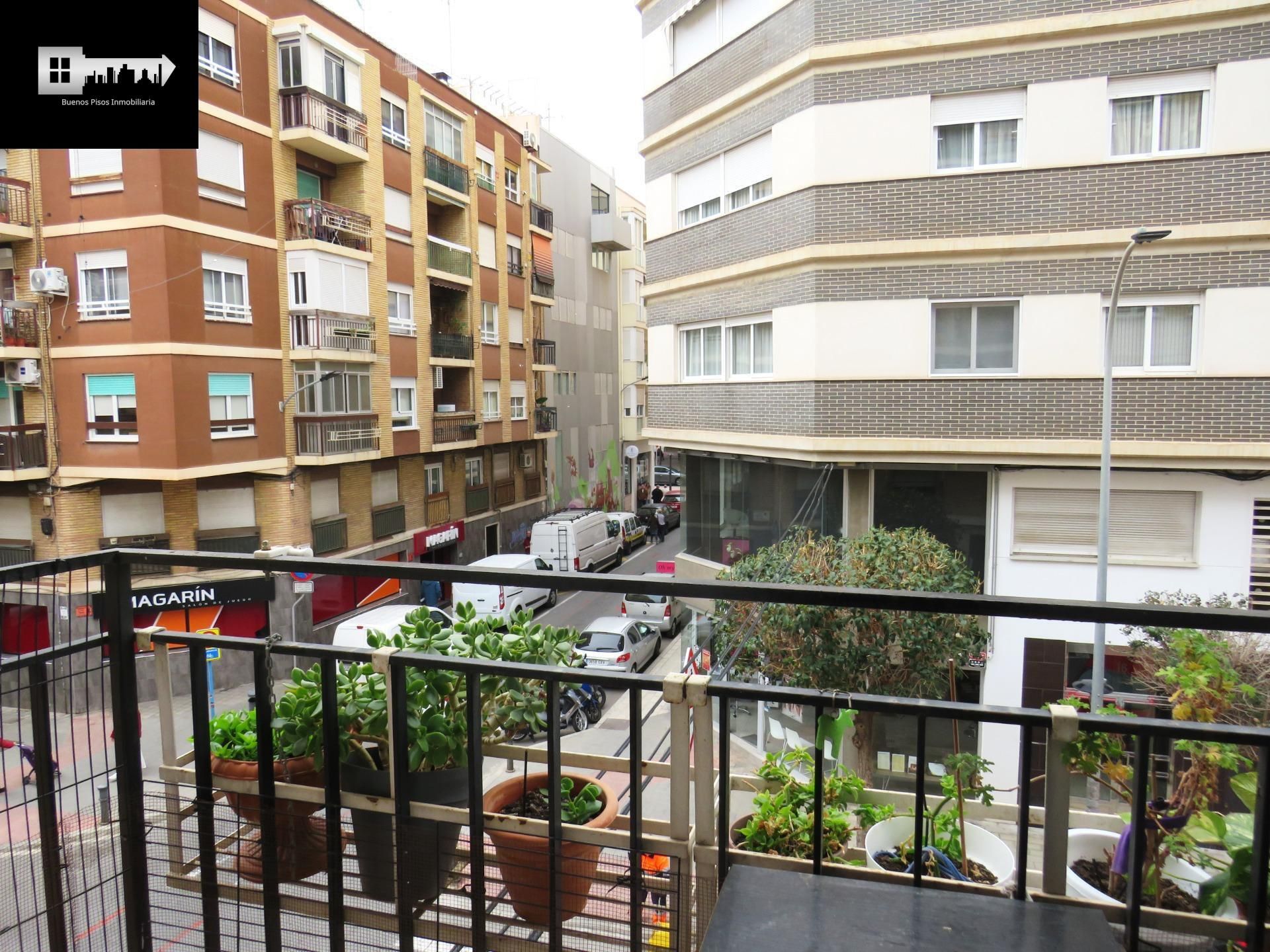 Vista exterior de Pis en venda en Alicante / Alacant amb Terrassa i Moblat