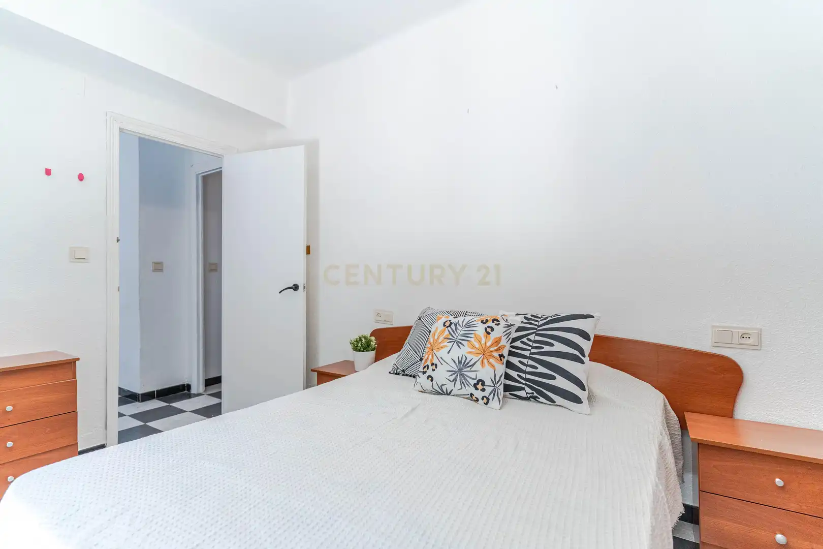 Bedroom of Flat for sale in Granada  with Air Conditioner and Balcony