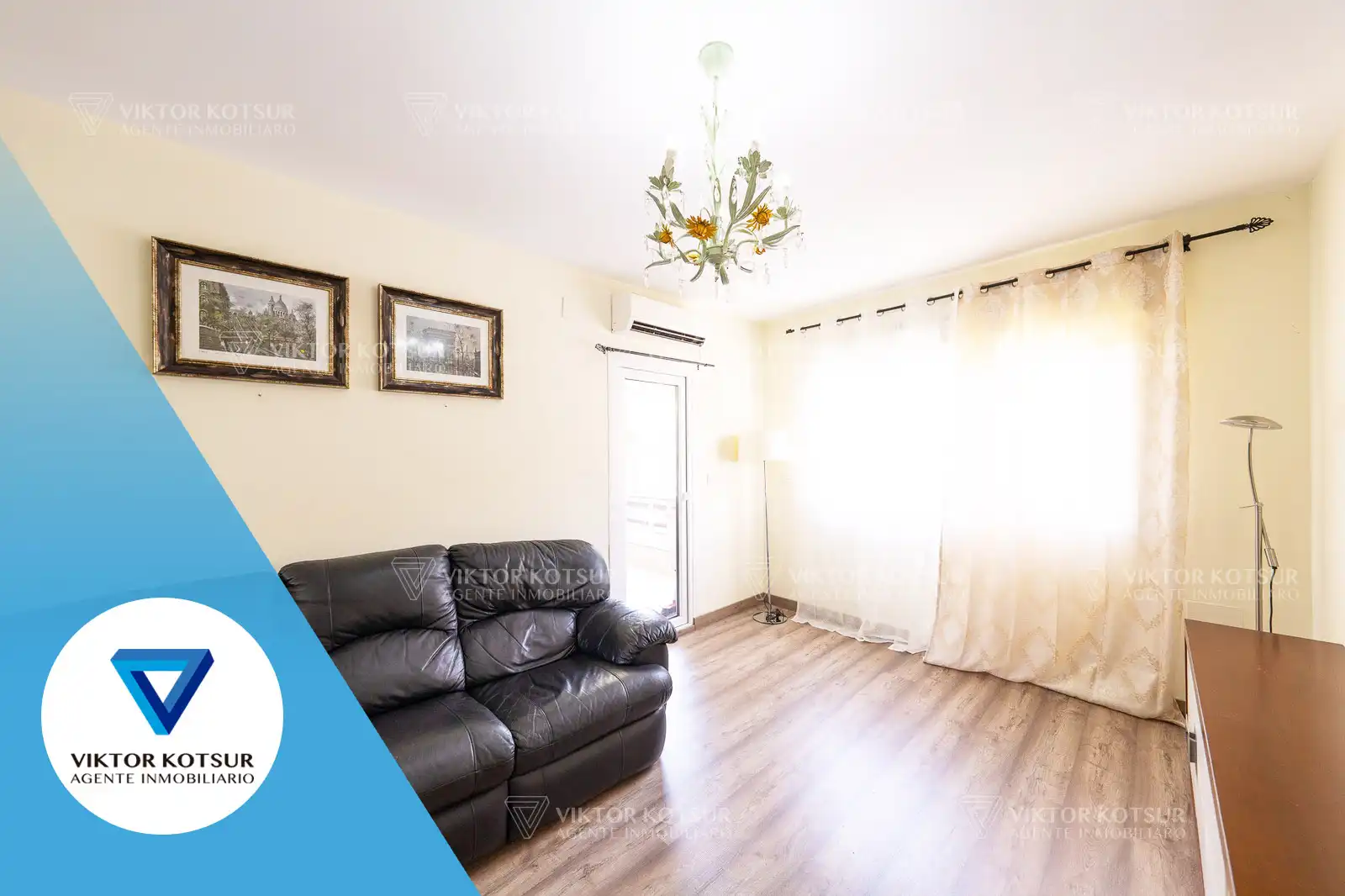 Sala d'estar de Apartament en venda en Roquetas de Mar amb Aire condicionat, Parquet i Terrassa