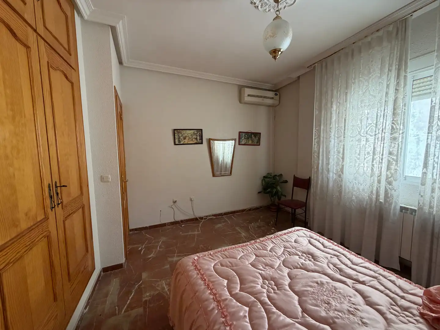 Dormitori de Casa o xalet en venda en Úbeda amb Aire condicionat, Calefacció i Terrassa