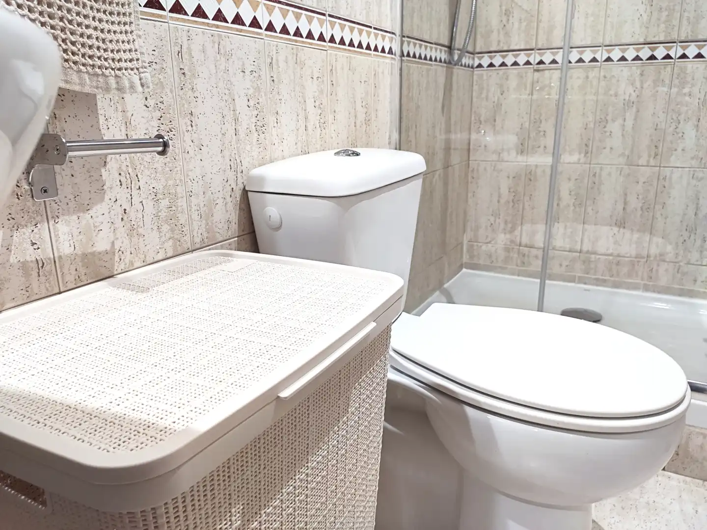 Baño de Piso de alquiler en Terrassa con Amueblado, Horno y Lavadora