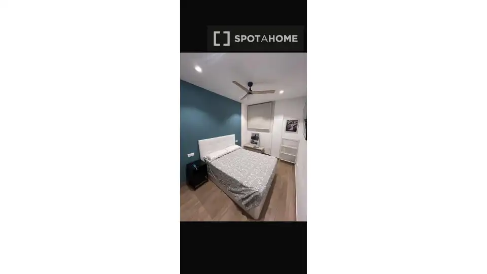 Dormitori de Apartament per a compartir en Granada amb Aire condicionat, Terrassa i Moblat