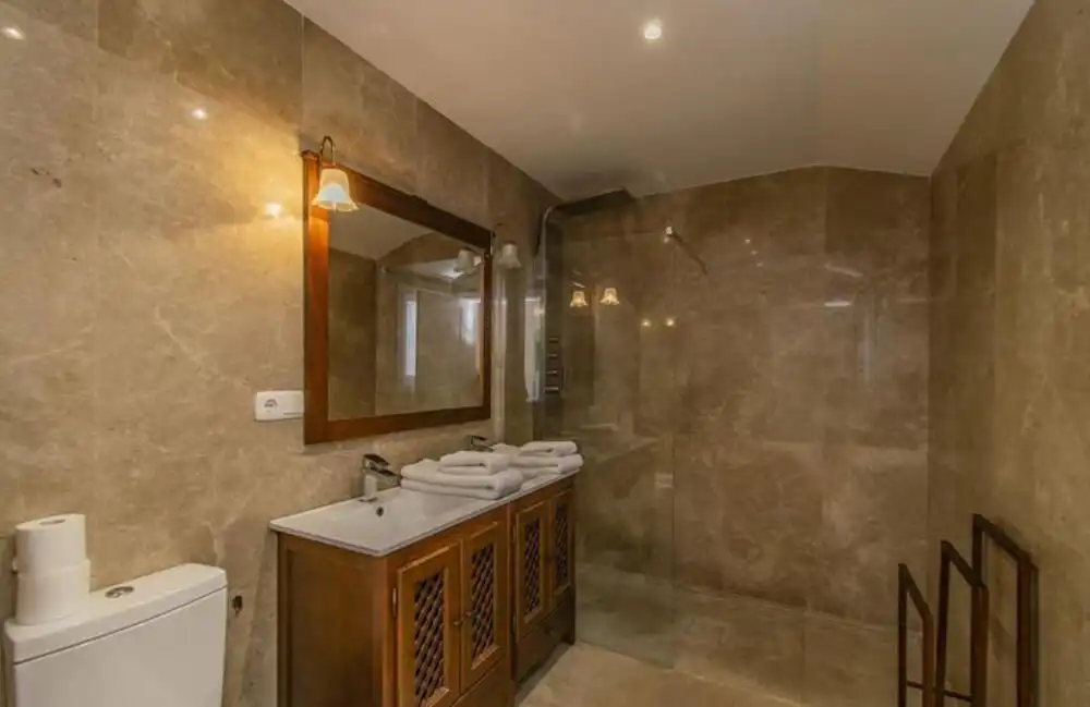 Bathroom of Houses for sale in Marbella  with Air Conditioner, Private garden and Terrace