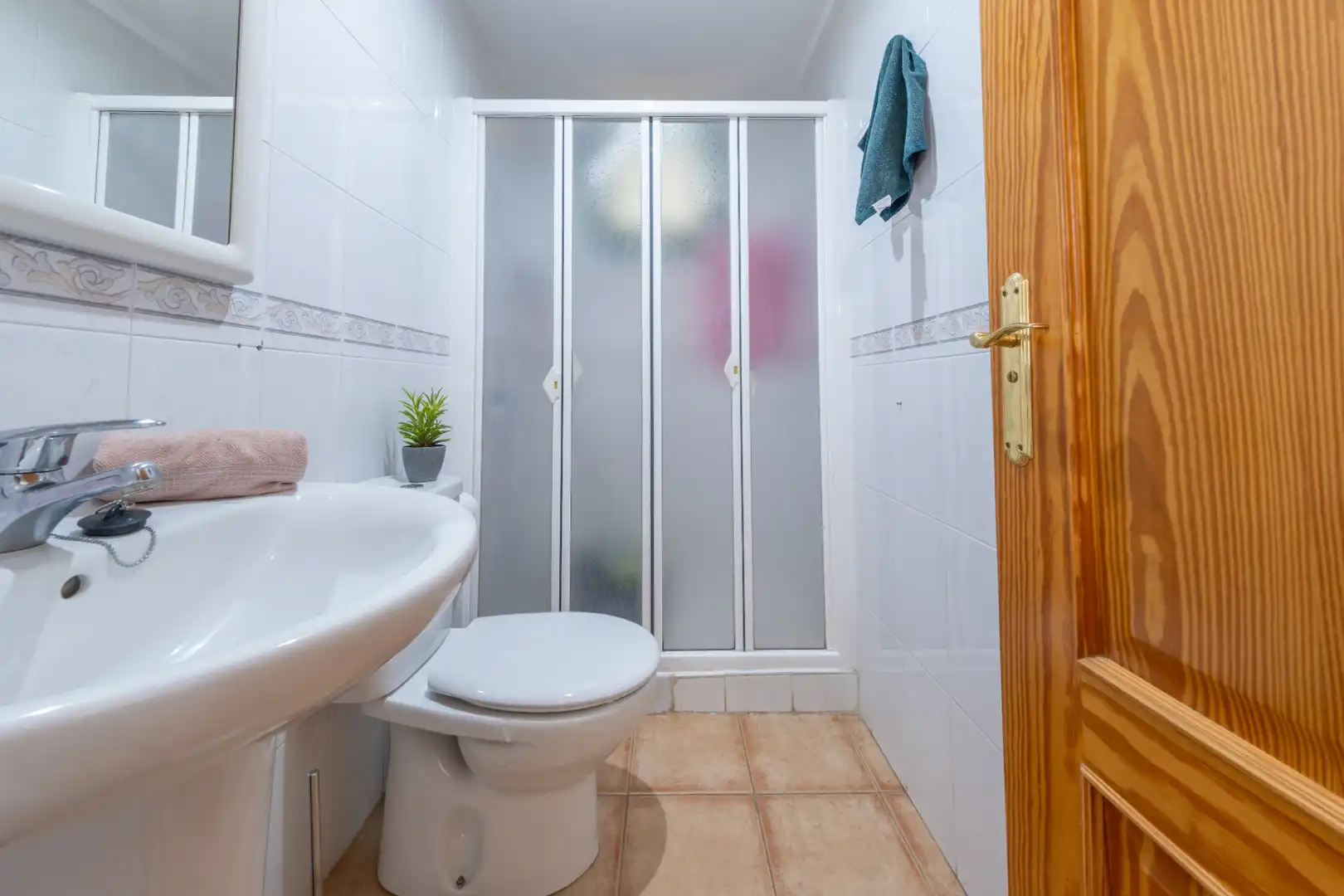 Baño de Dúplex en venta en Agaete con Terraza, Trastero y Balcón